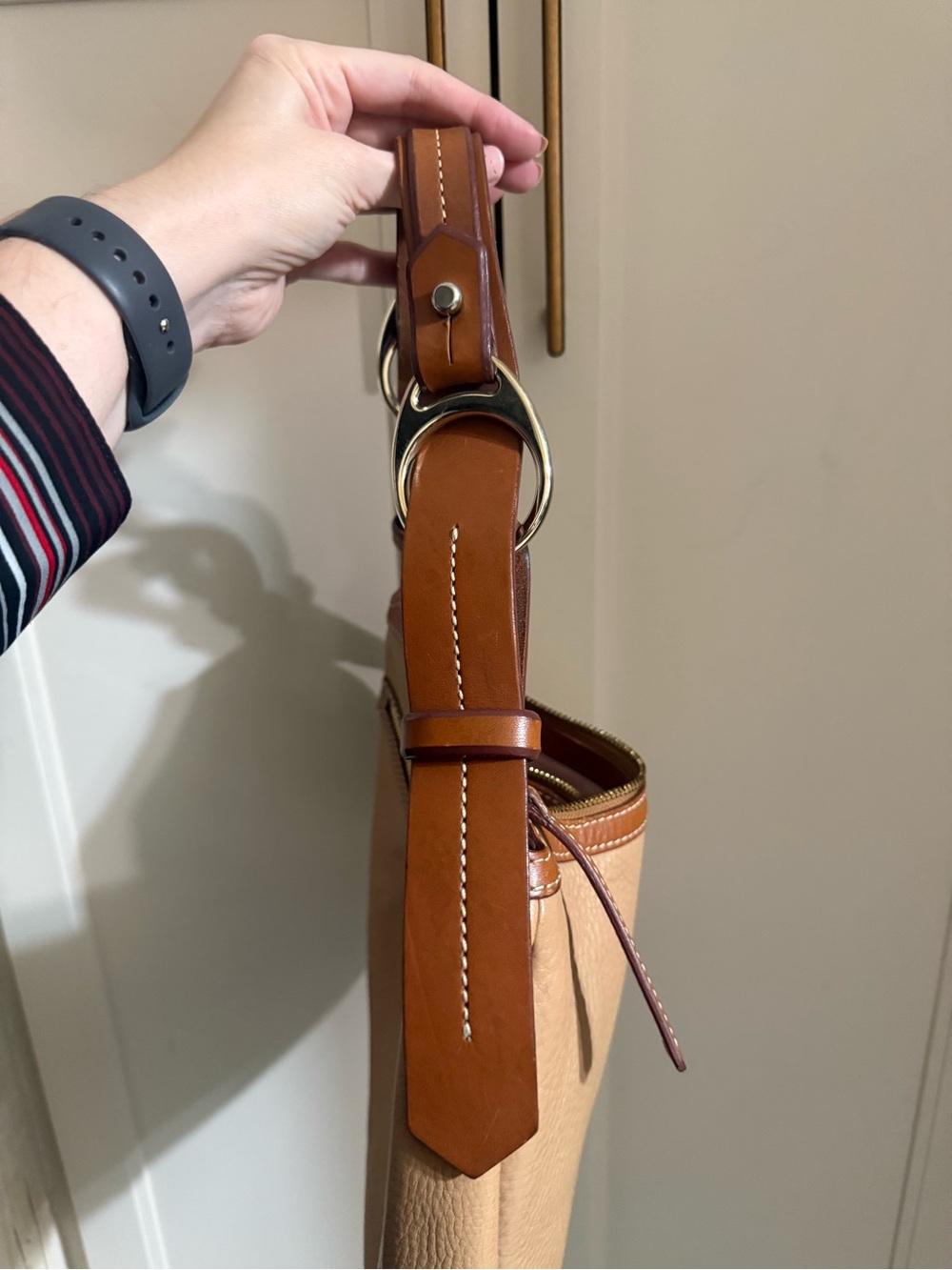 Dooney & Bourke Small Circle Hobo Bag Purse - Picture 4 of 10
